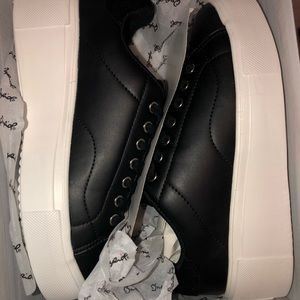 Qupid Maxmino size 5 black platform sneaker. NIB